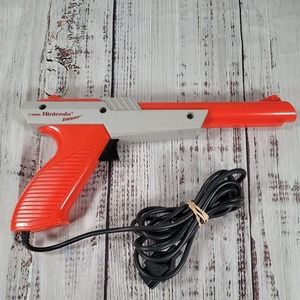 Original 1985 Nintendo NES Zapper Gun Authentic NES-005‎ Orange